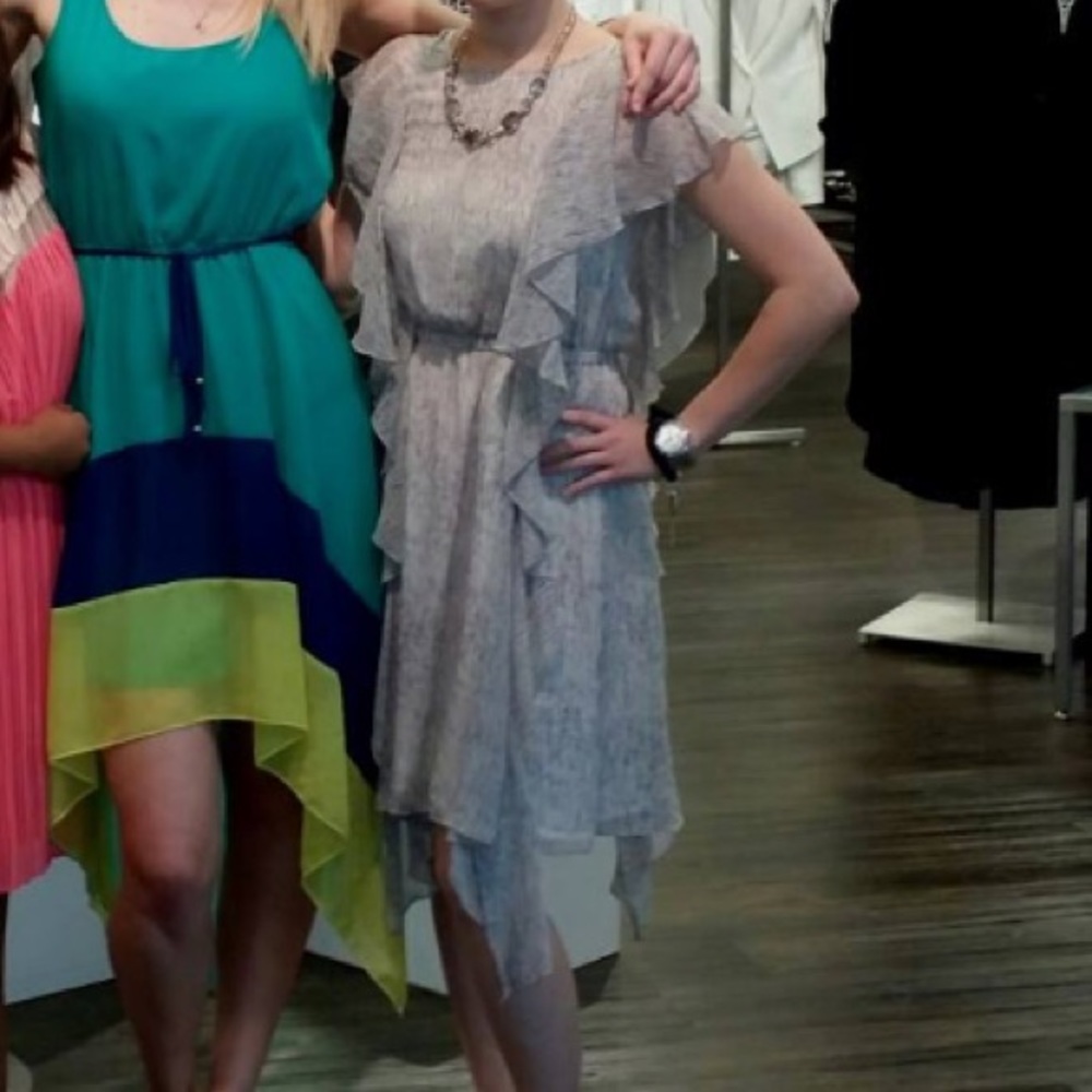 ✨BCBG PARIS Ruffle Dress✨ - Picture 6 of 6